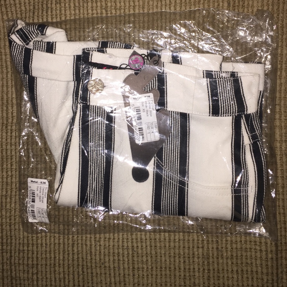 Motel Rocks Debbie Stripe Shorts - Picture 4 of 4
